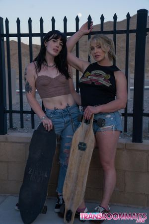 Meddie Blooms and Lana Vice's Romantic Bareback Creampie Fest - Photo 90
