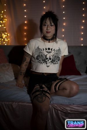 Petite Asian Ghost Park Handles BBC Bare - Photo 1