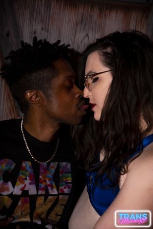 Pale Beauty Memphi Hart Loves BBC Bareback - Photo 101