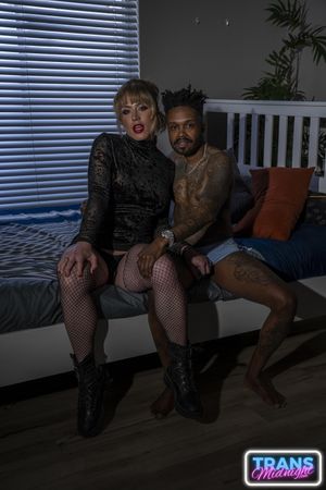 Sexy Tall Trans Meddie Blooms Craves BBC Bareback Anal - Photo 171