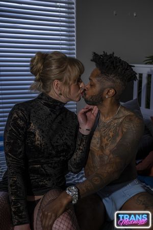 Sexy Tall Trans Meddie Blooms Craves BBC Bareback Anal - Photo 176