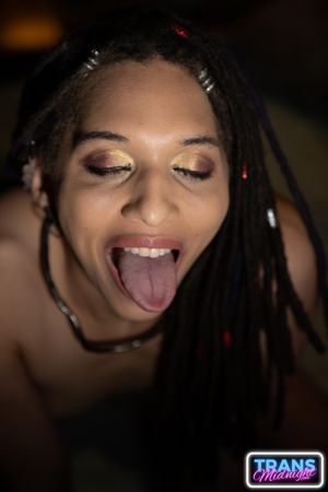 Ebony Babe Aelin Blue Gets Hard Taking It Deep - Photo 74