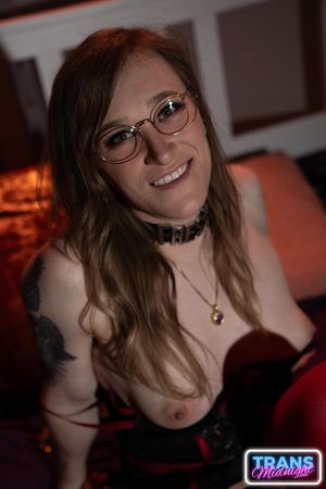 Lingerie Trans Kammy Sutra Takes BBC And Facial - Photo 139