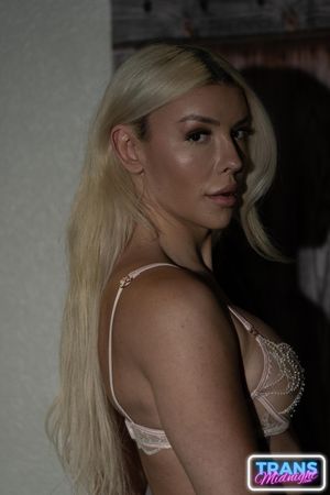 Leah deepthroats Silas, rides hard in reverse cowgirl, then cums on her tummy while he blasts her tits. - Photo 17