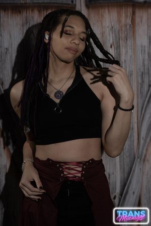 The room is filled with the scent of desire as Silas explores Aelin's body with fervent curiosity, their connection electric from the start. - Photo 1