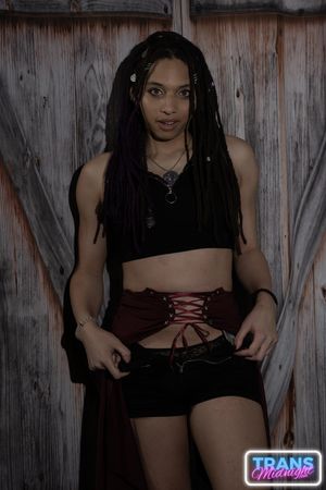 The room is filled with the scent of desire as Silas explores Aelin's body with fervent curiosity, their connection electric from the start. - Photo 10