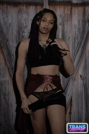 The room is filled with the scent of desire as Silas explores Aelin's body with fervent curiosity, their connection electric from the start. - Photo 11