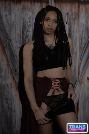 The room is filled with the scent of desire as Silas explores Aelin's body with fervent curiosity, their connection electric from the start. - Photo 13