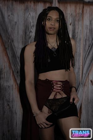The room is filled with the scent of desire as Silas explores Aelin's body with fervent curiosity, their connection electric from the start. - Photo 15