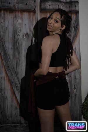 The room is filled with the scent of desire as Silas explores Aelin's body with fervent curiosity, their connection electric from the start. - Photo 17