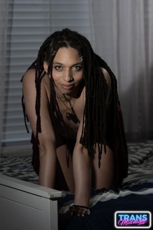 The room is filled with the scent of desire as Silas explores Aelin's body with fervent curiosity, their connection electric from the start - Photo 42