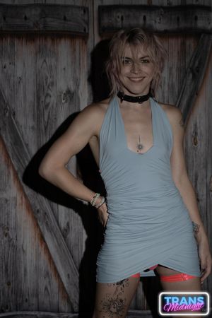 Dream Divyne, a gorgeous blonde trans, seduces a lucky guy with her alluring dick, leading to intense anal pleasure and a hot finish - Photo 4