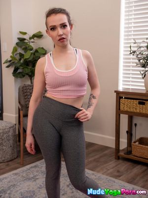 Flexible Teen Hazel Paige Yoga Poses And Masturbation - Photo 13