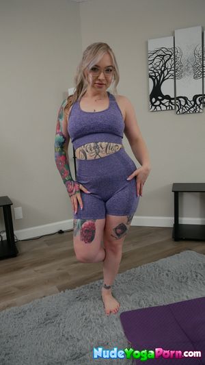 Tattoo Beauty Kaiia Eve Returns To Yoga And Masturbate - Photo 11