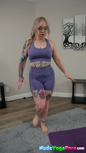 Tattoo Beauty Kaiia Eve Returns To Yoga And Masturbate - Photo 12