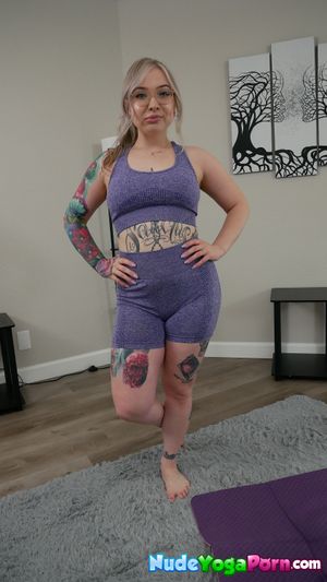 Tattoo Beauty Kaiia Eve Returns To Yoga And Masturbate - Photo 9