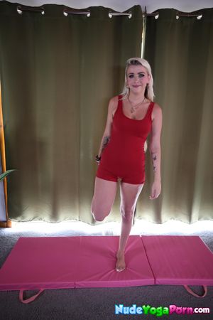 Kensie Snow stretches in yoga pants, strips, toys herself, stroking cock until explosive orgasm shakes her. - Photo 7